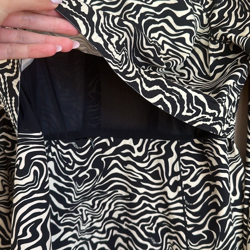 Nwot Fabletics Patterned Zip Up Track Jacket - image 8